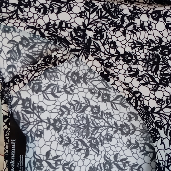 NORMA KAMALI Lace Design Top - Picture 8 of 8